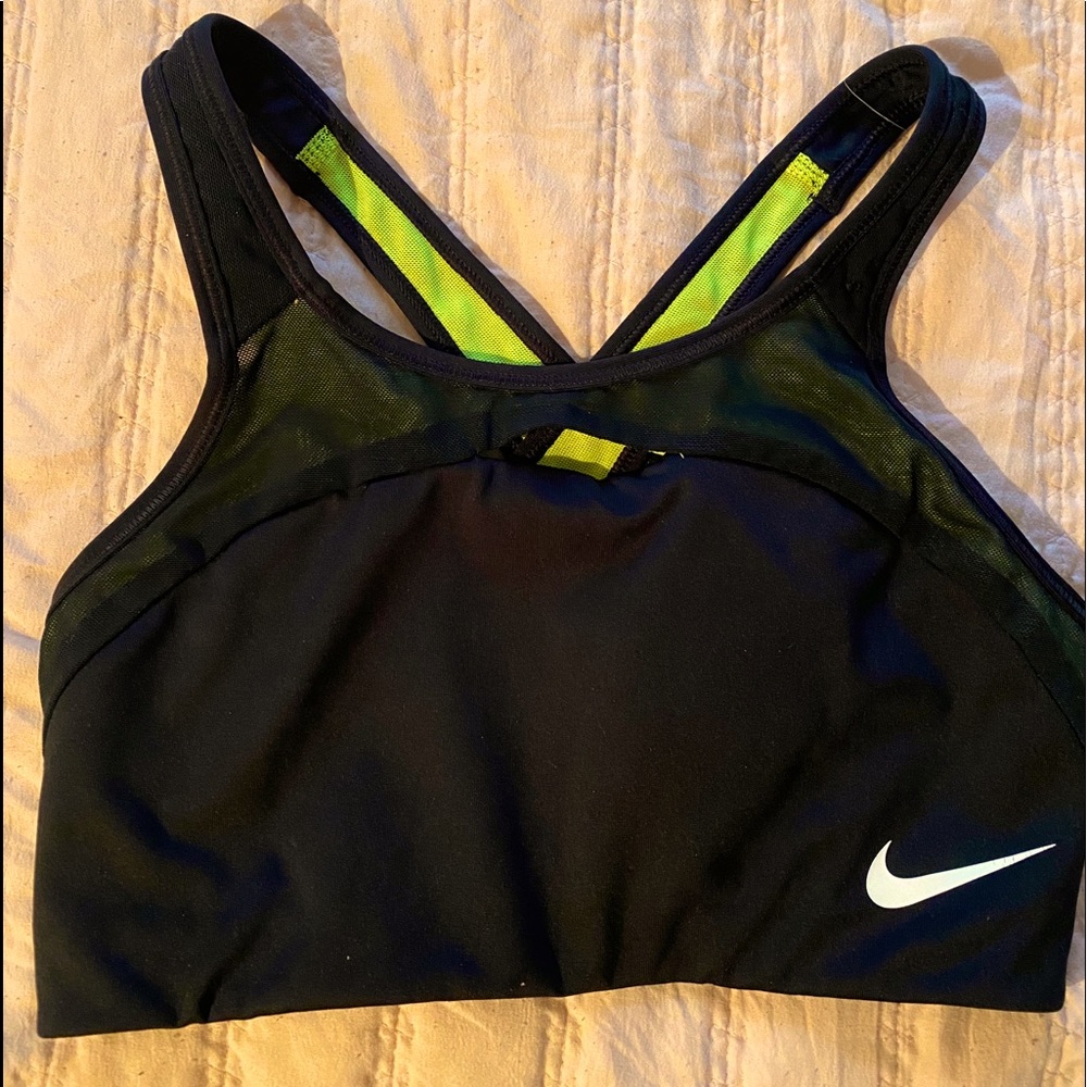 💚🖤 Black and Lime Green Sports bra